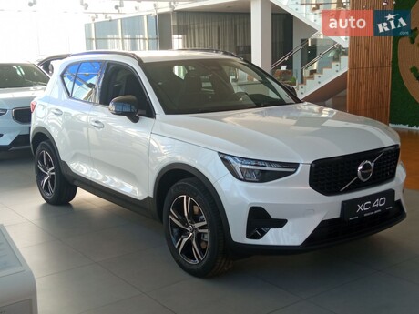 Volvo XC40 2025