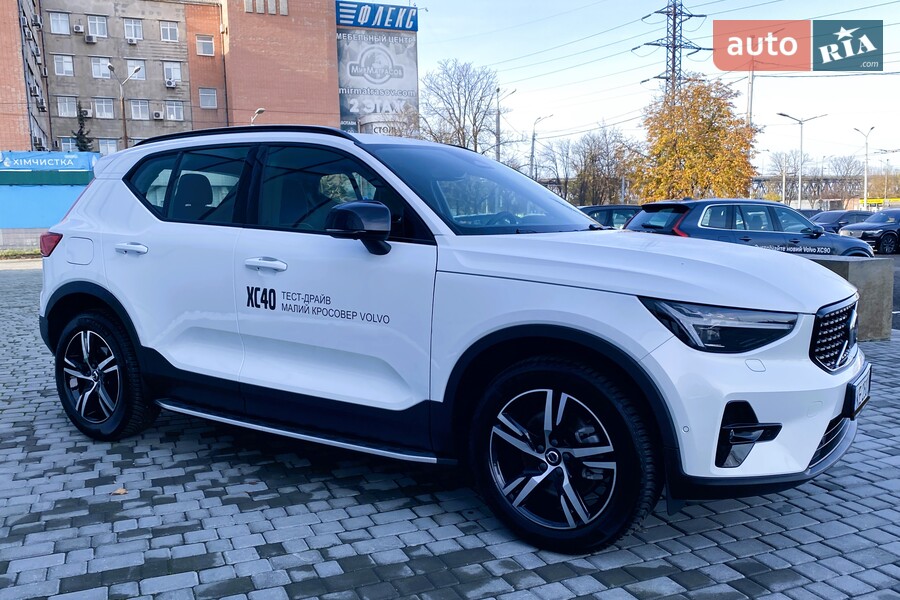 Volvo XC40 - фото 2