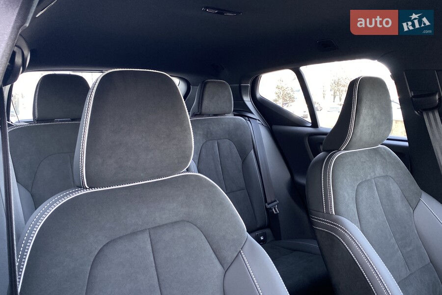 Volvo XC40 - фото 15
