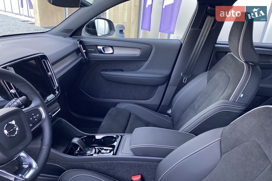Volvo XC40 - фото 23