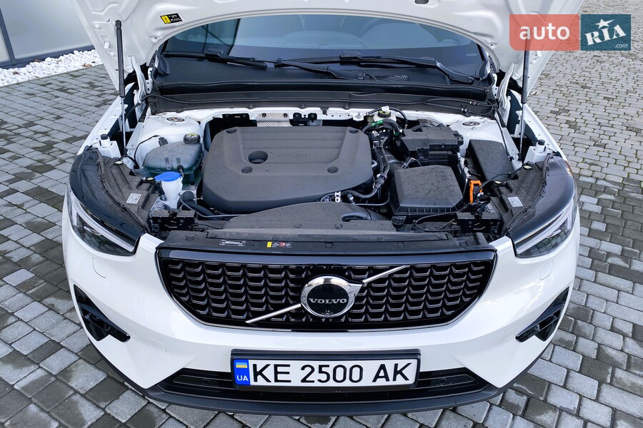 Volvo XC40 - фото 25