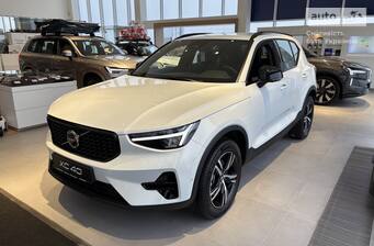 Volvo XC40 2025 Plus Dark