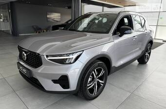 Volvo XC40 2025 Dark Plus