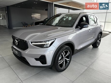 Volvo XC40 2025