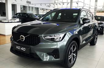 Volvo XC40 2025 Plus