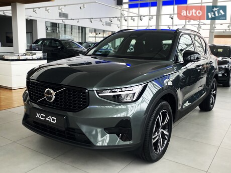 Volvo XC40 2025