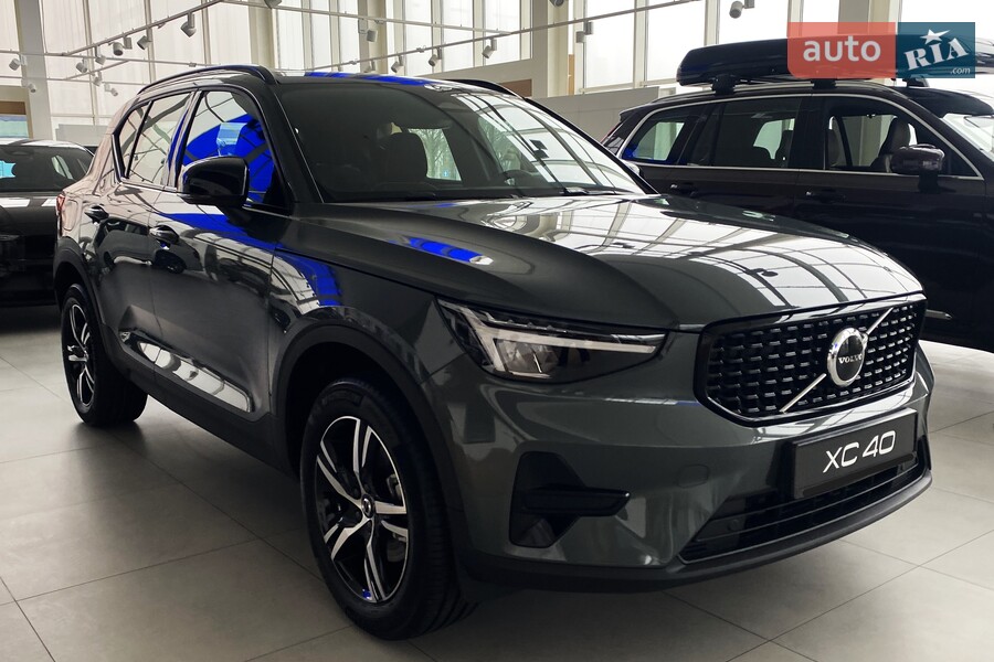 Volvo XC40 - фото 1