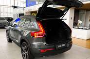 Volvo XC40 - фото 10