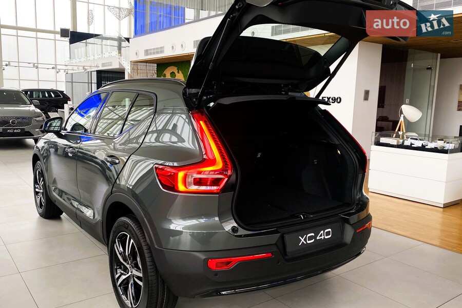Volvo XC40 - фото 10