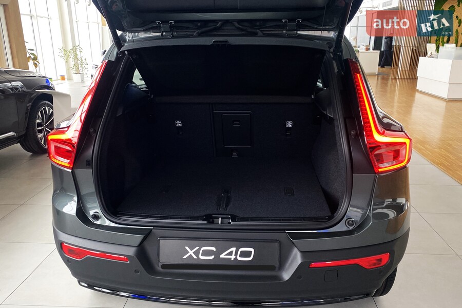 Volvo XC40 - фото 11