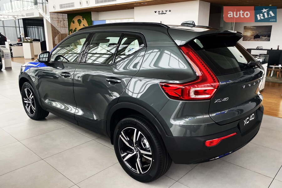 Volvo XC40 - фото 8