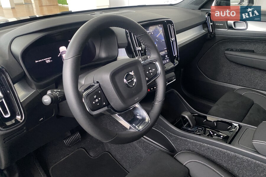 Volvo XC40 - фото 15