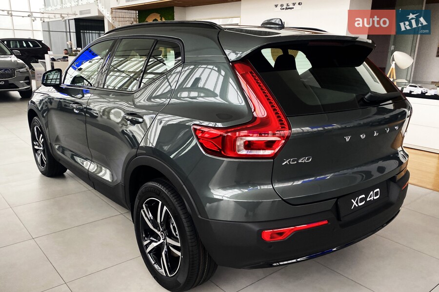 Volvo XC40 - фото 9