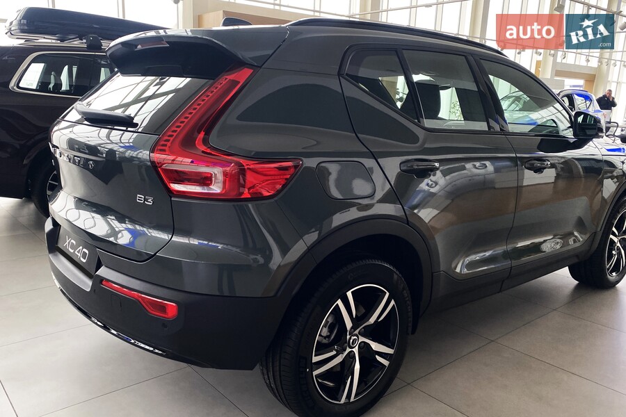 Volvo XC40 - фото 12