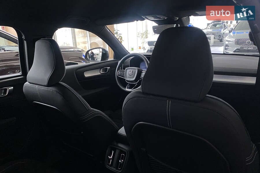 Volvo XC40 - фото 18