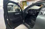 Volvo XC40 - фото 17