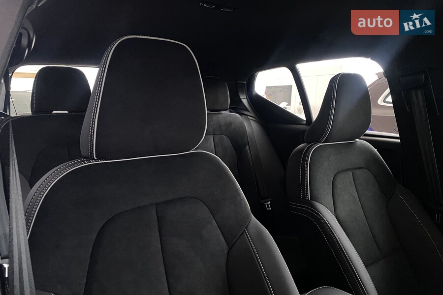 Volvo XC40 - фото 21