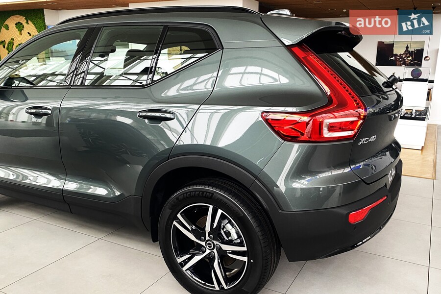 Volvo XC40 - фото 13