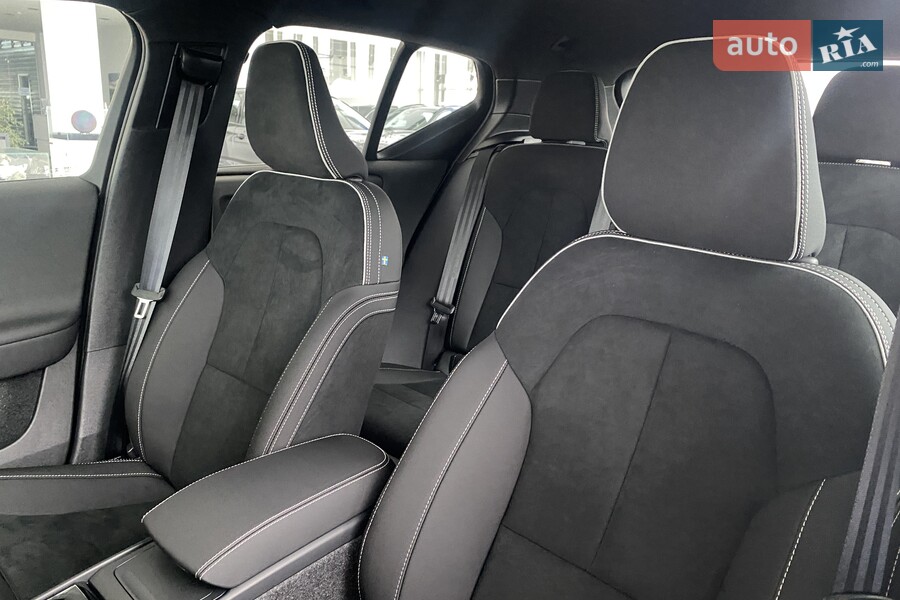 Volvo XC40 - фото 20