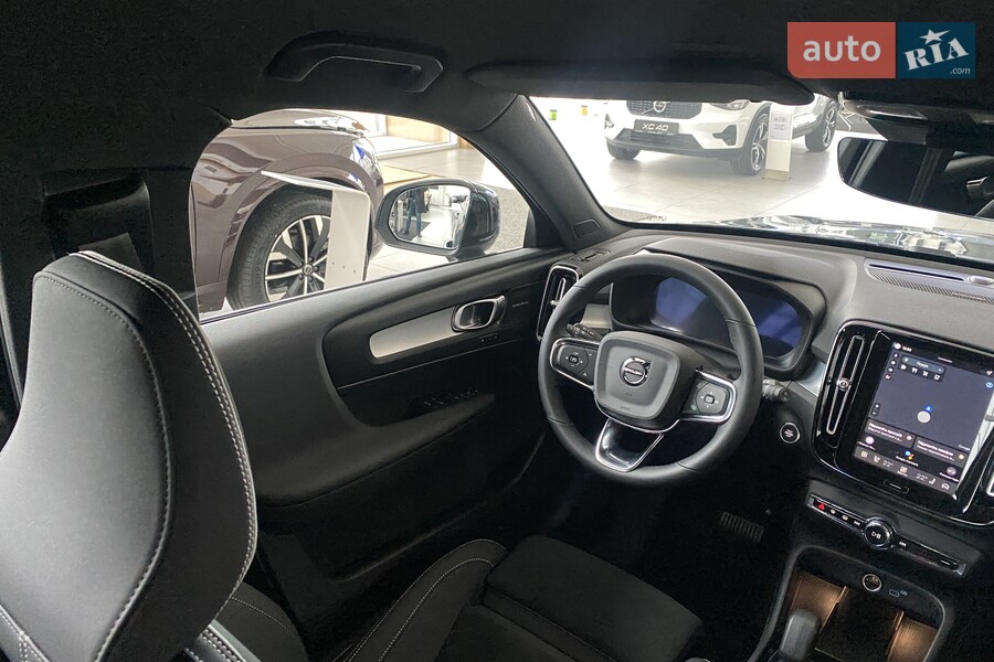 Volvo XC40 - фото 23
