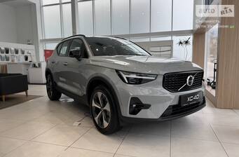 Volvo XC40 2025 Ultra Dark