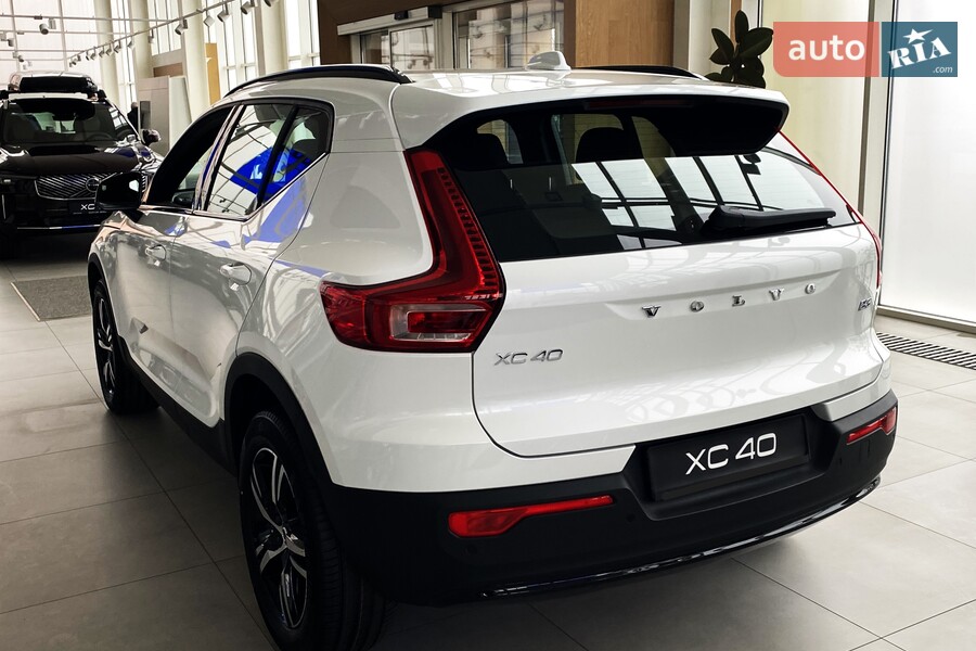 Volvo XC40 - фото 10