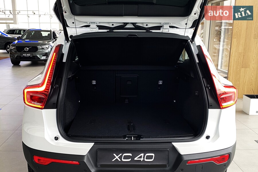 Volvo XC40 - фото 15