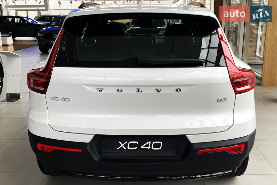 Volvo XC40 - фото 9