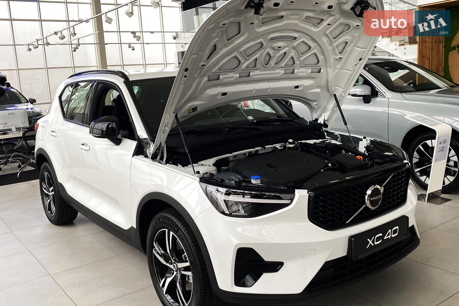 Volvo XC40 - фото 24