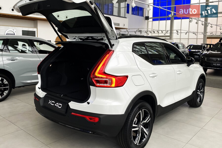 Volvo XC40 - фото 14