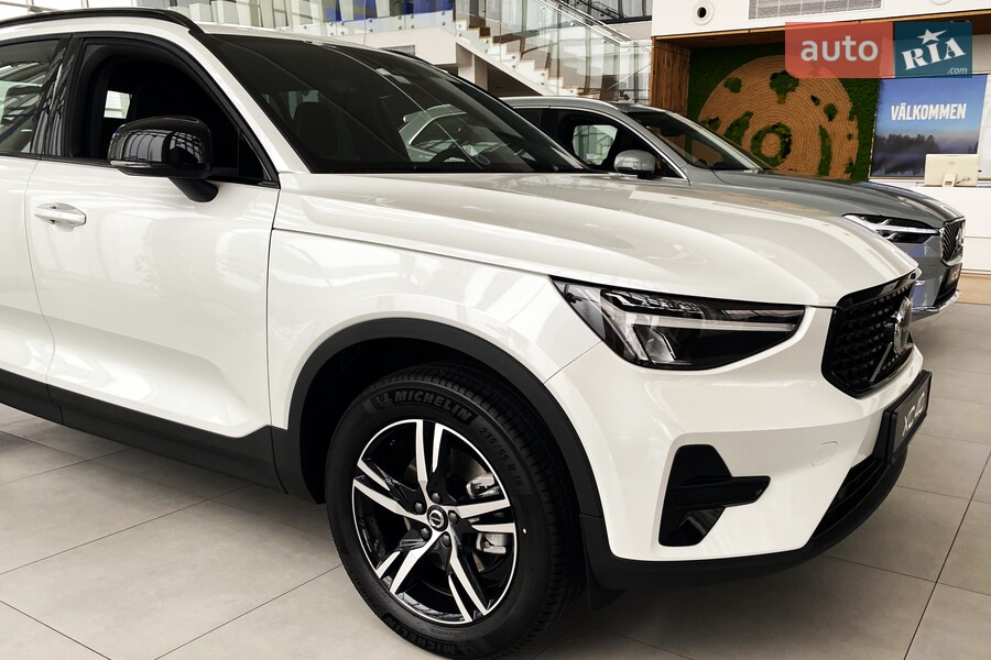 Volvo XC40 - фото 11