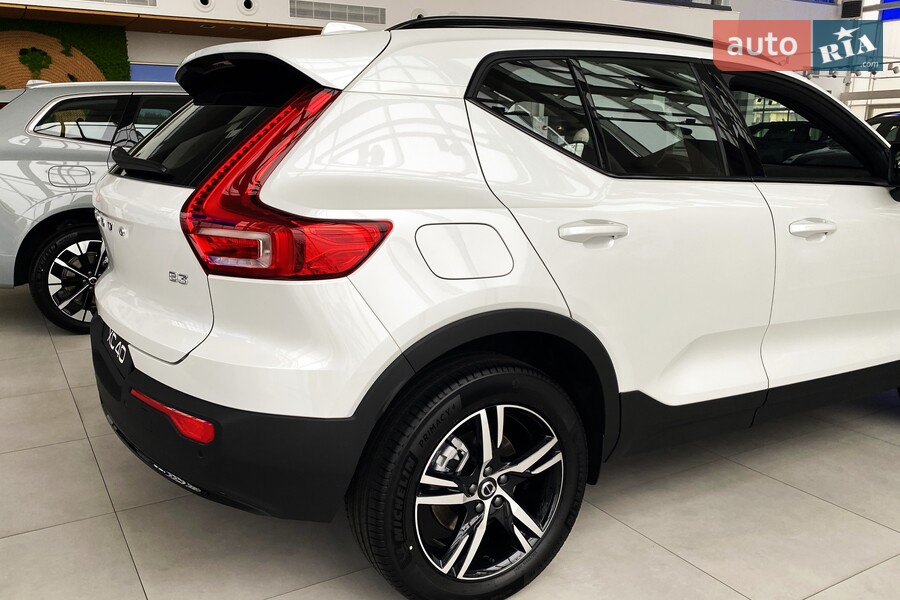 Volvo XC40 - фото 13