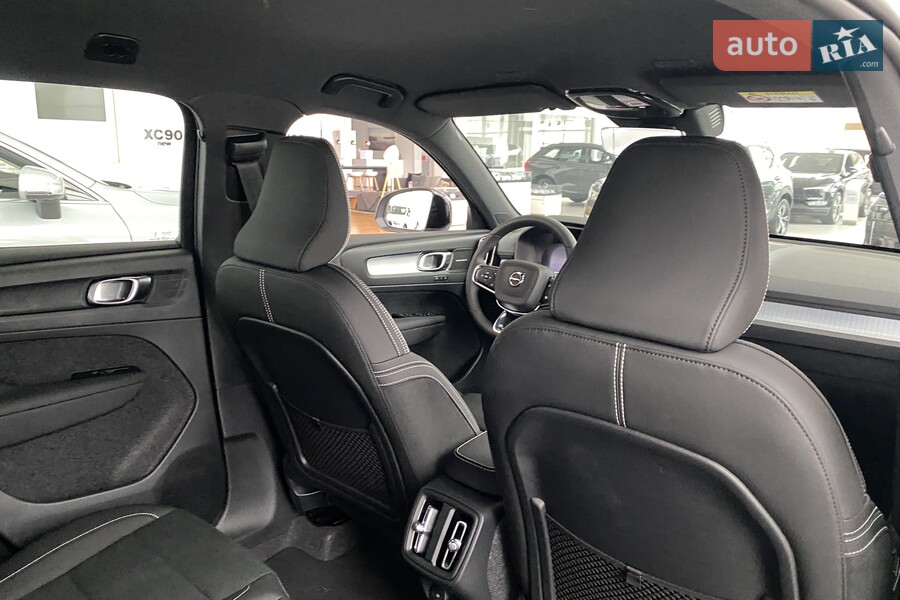 Volvo XC40 - фото 17