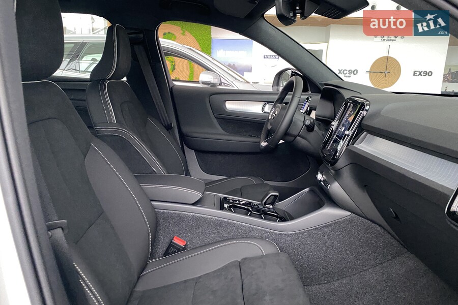 Volvo XC40 - фото 21