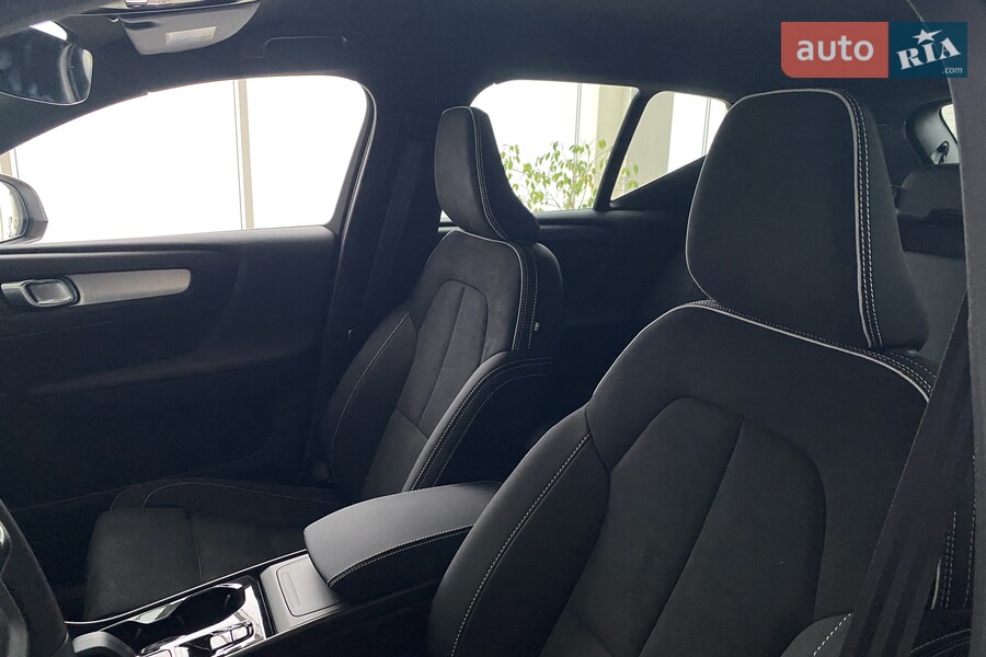 Volvo XC40 - фото 20