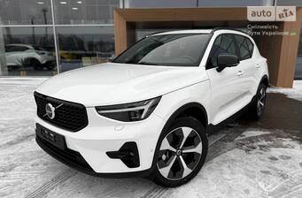 Volvo XC40 2025 Plus Dark