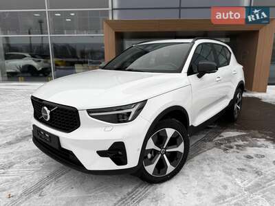 Volvo XC40 2025 Plus Dark