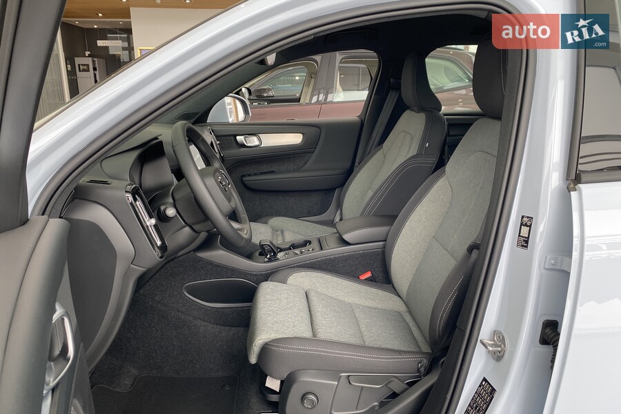 Volvo XC40 - фото 14