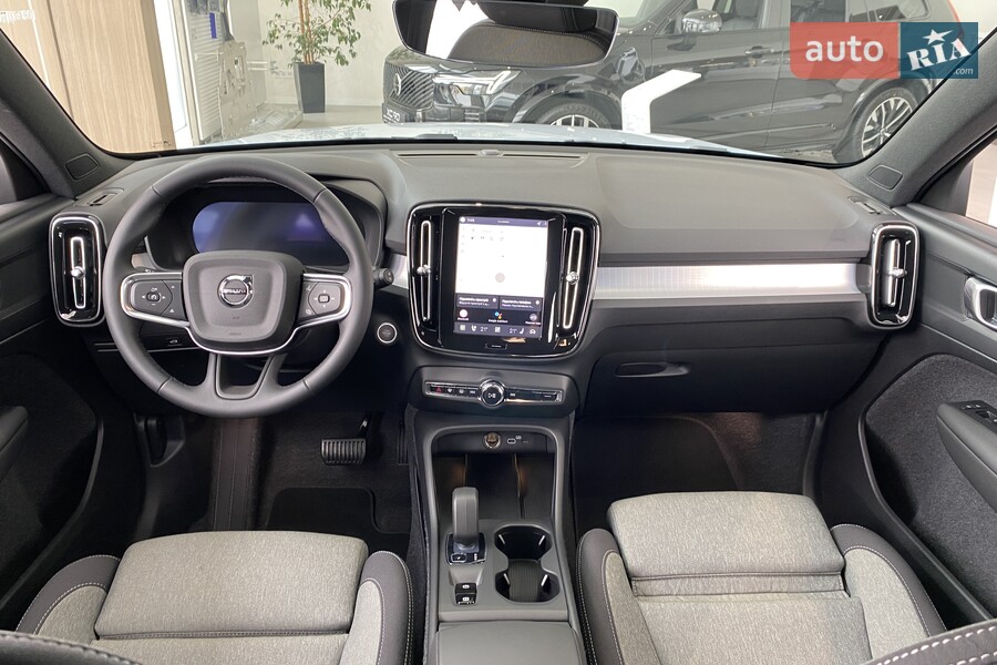 Volvo XC40 - фото 19