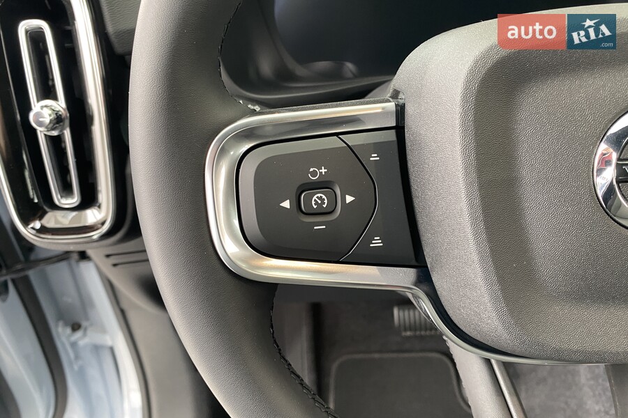 Volvo XC40 - фото 21