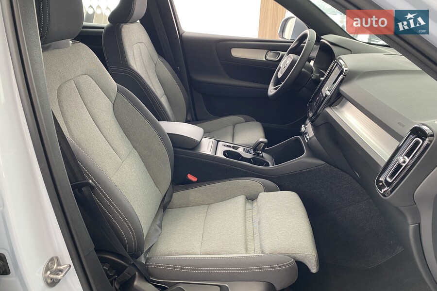 Volvo XC40 - фото 22