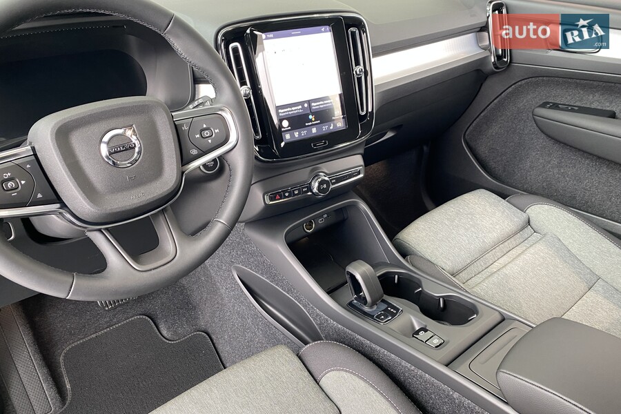 Volvo XC40 - фото 20