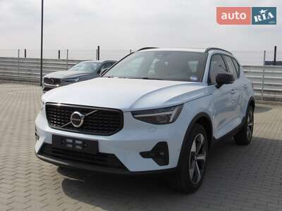 Volvo XC40 2025 Ultra Dark