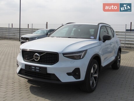 Volvo XC40 2025