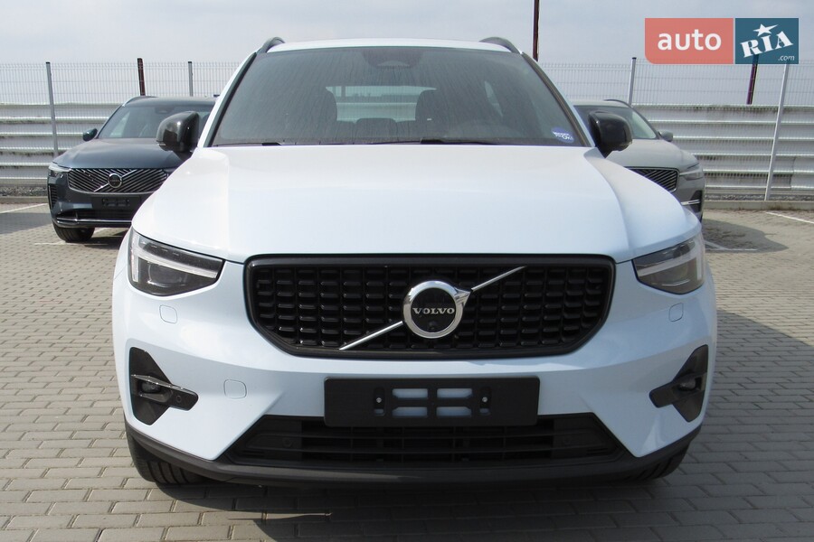 Volvo XC40 - фото 1
