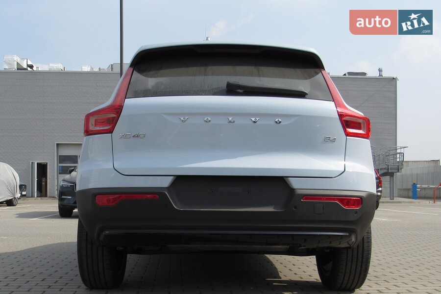 Volvo XC40 - фото 8