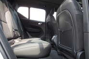 Volvo XC40 - фото 11