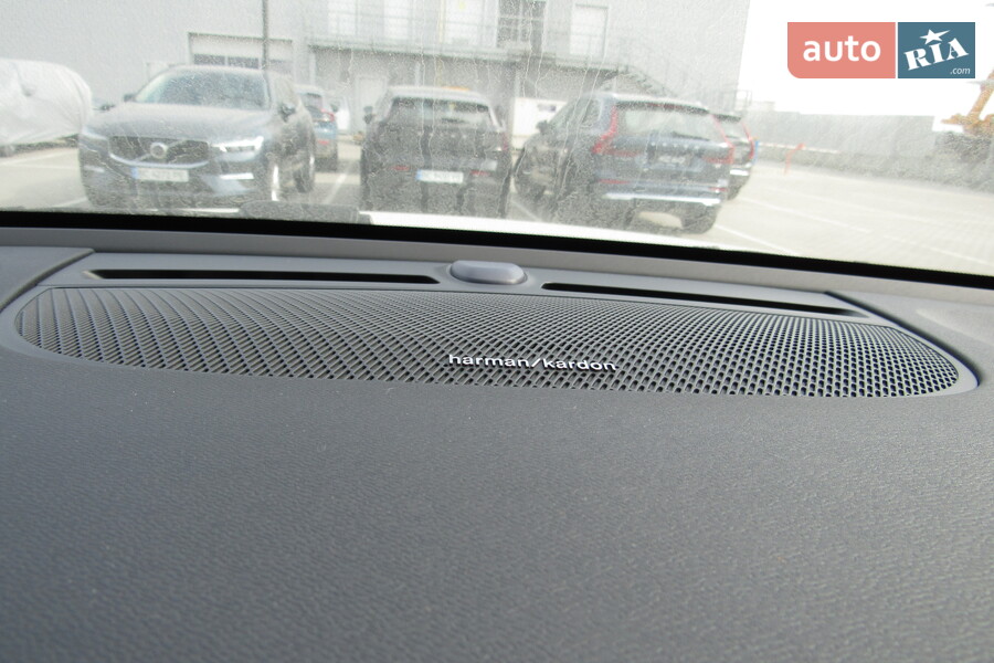 Volvo XC40 - фото 15