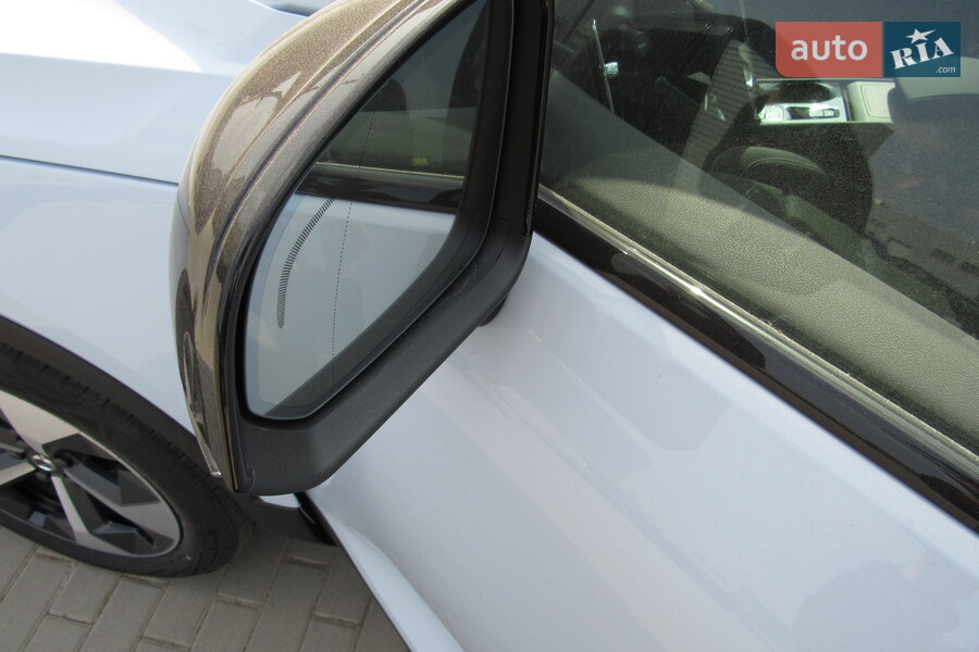 Volvo XC40 - фото 13