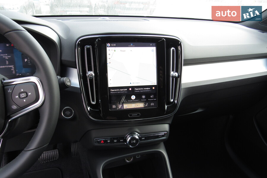 Volvo XC40 - фото 19